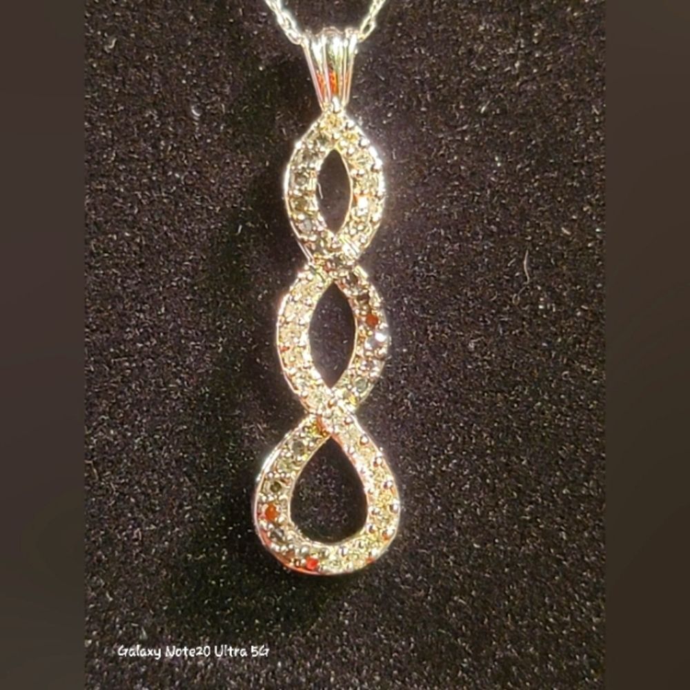 0503. NWOTs ~ Black & White Infinity Diamonds ~ Set In SOLID 10k White Gold💜👌